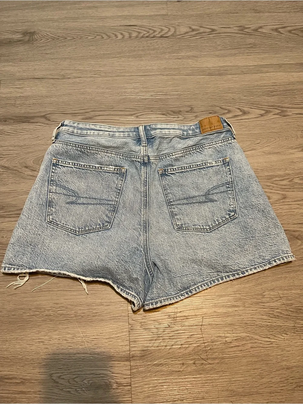 American eagle High-Rise mom shorts Light Blue Denim Shorts